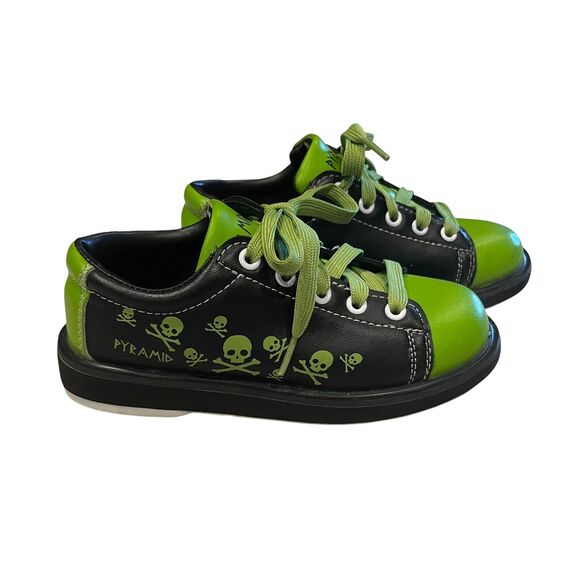PYRAMID Boys Skull & Crossbones Bowling Shoes Youth Sz 2 EUC - Picture 3 of 7